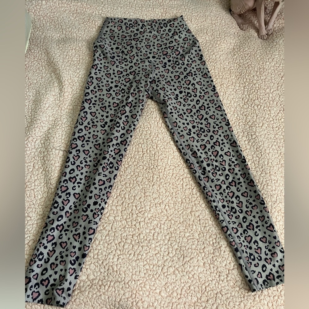 Evolution and Creation Gray and pink Leopard Print Leggings - Picture 4 of 8